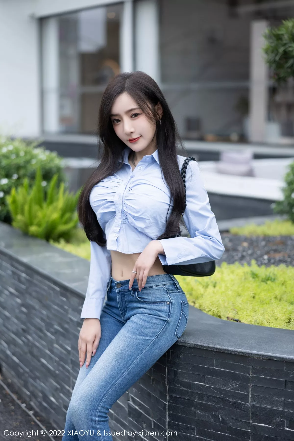 秀人集.com_[XiaoYu画语界]Vol.904_女神王馨瑶yanni杭州旅拍浅蓝T恤配牛仔裤露白色内衣诱惑写真88P