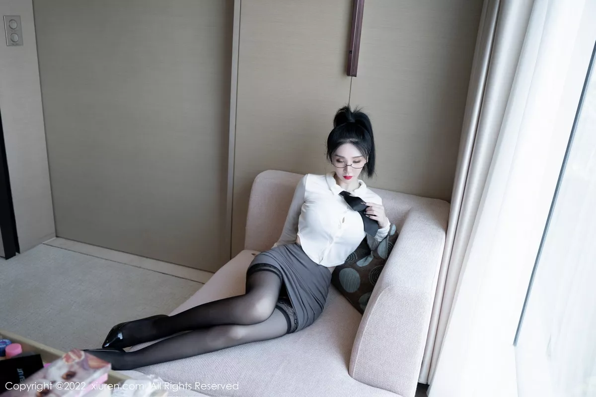 秀人集.com_[XiuRen秀人网]No.5856_模特潘娇娇性感白色上衣配灰短裙半撩秀巨乳肥臀惹火诱惑写真118P