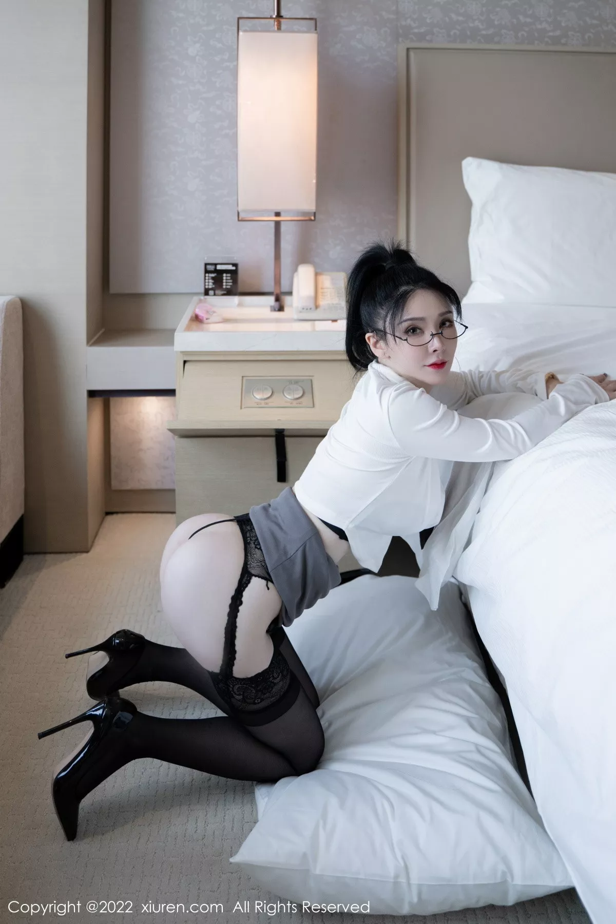 秀人集.com_[XiuRen秀人网]No.5856_模特潘娇娇性感白色上衣配灰短裙半撩秀巨乳肥臀惹火诱惑写真118P