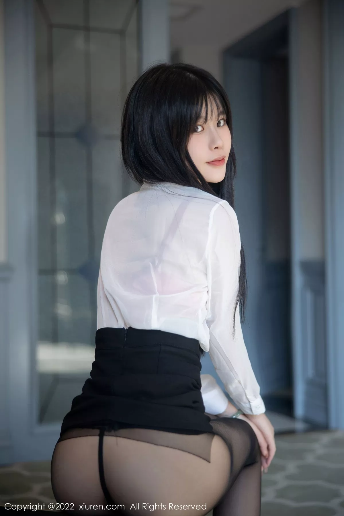 秀人集.com_[XiuRen秀人网]No.5861_模特77qiqi白色轻透衣配黑短裙露粉红蕾丝内衣超薄黑丝诱惑写真79P