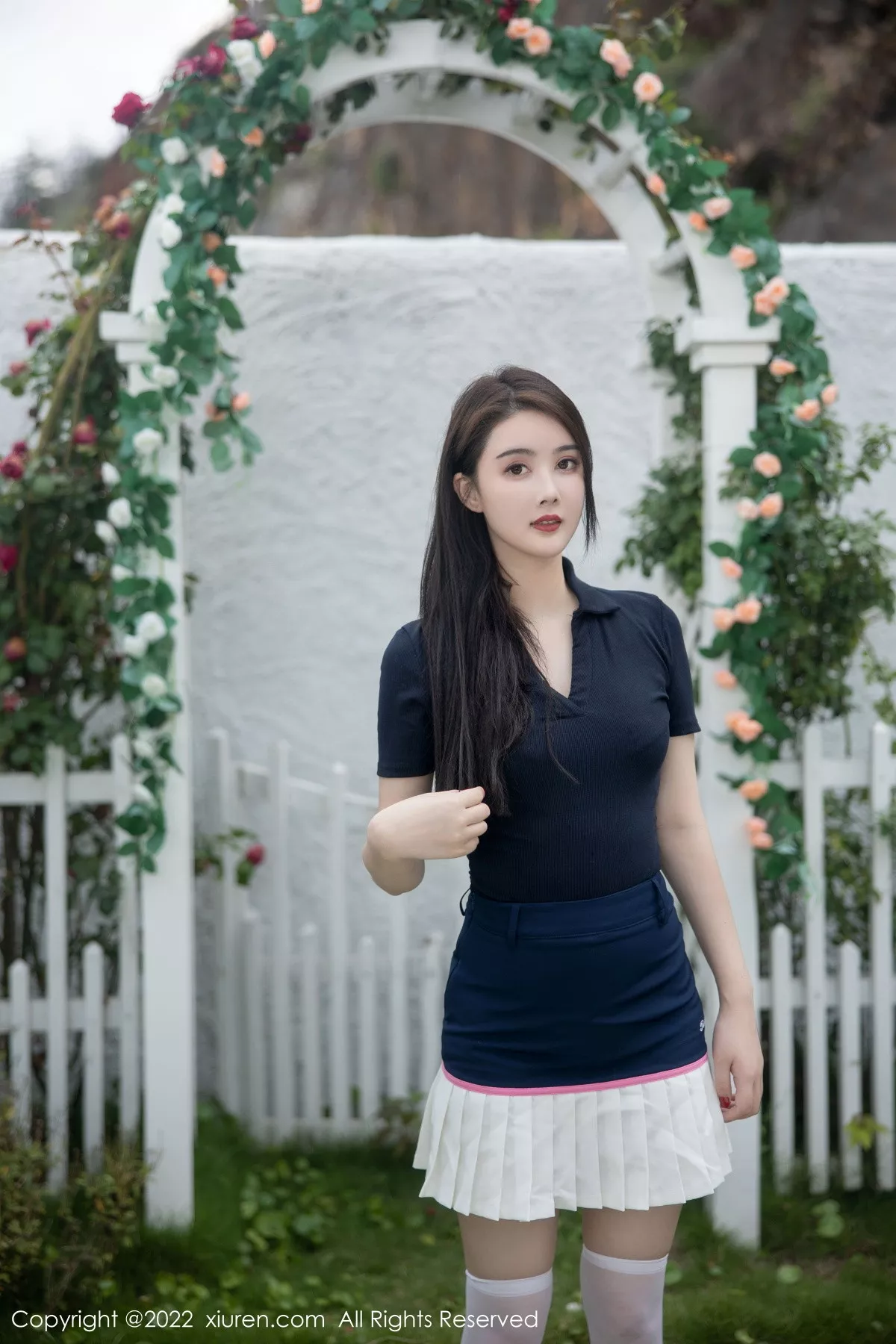 秀人集.com_[XiuRen秀人网]No.5870_模特Summer宝宝深色上衣配白短裙露性感粉色蕾丝内衣诱惑写真54P