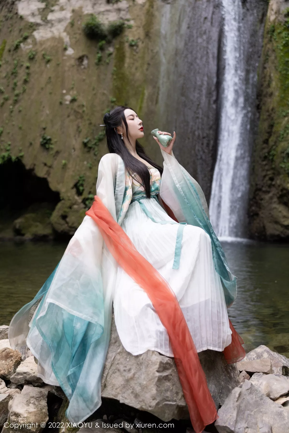 秀人集.com_[XiaoYu画语界]Vol.889_女神王馨瑶yanni杭州旅拍户外场景性感浅色古装服迷人诱惑写真92P