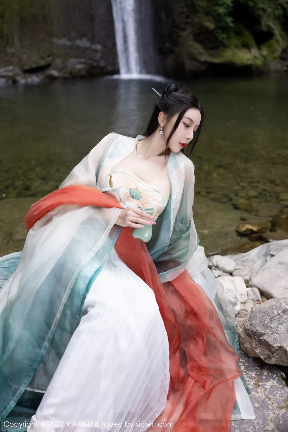 秀人集.com_[XiaoYu画语界]Vol.889_女神王馨瑶yanni杭州旅拍户外场景性感浅色古装服迷人诱惑写真92P