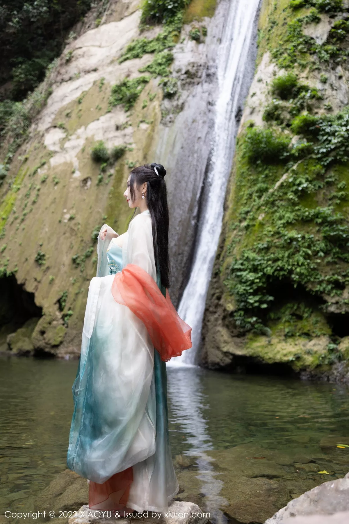 秀人集.com_[XiaoYu画语界]Vol.889_女神王馨瑶yanni杭州旅拍户外场景性感浅色古装服迷人诱惑写真92P