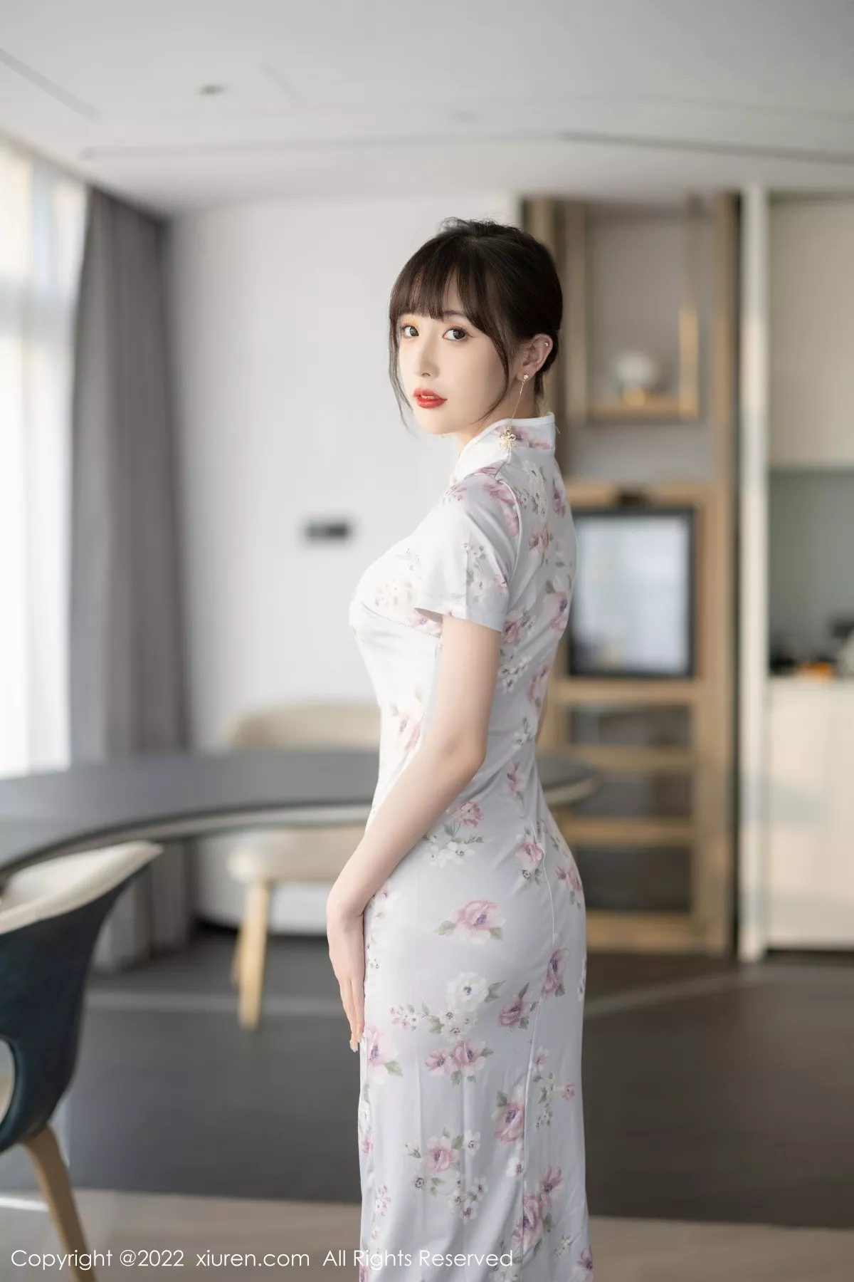 秀人集.com_[XiuRen秀人网]No.5757_模特林星阑白色图案旗袍露浅色蕾丝内衣配白丝袜甜美迷人写真90P