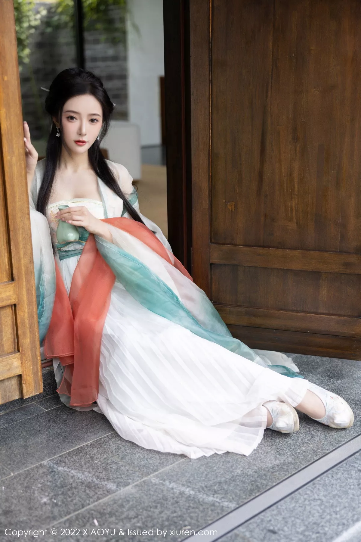 秀人集.com_[XiaoYu画语界]Vol.889_女神王馨瑶yanni杭州旅拍户外场景性感浅色古装服迷人诱惑写真92P