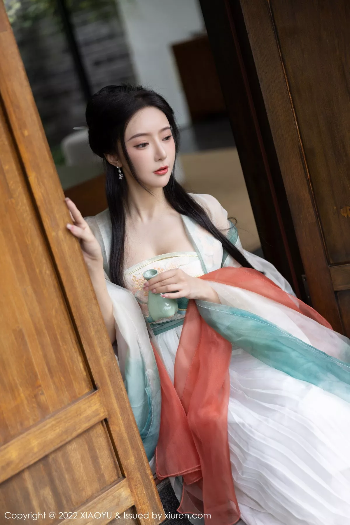 秀人集.com_[XiaoYu画语界]Vol.889_女神王馨瑶yanni杭州旅拍户外场景性感浅色古装服迷人诱惑写真92P