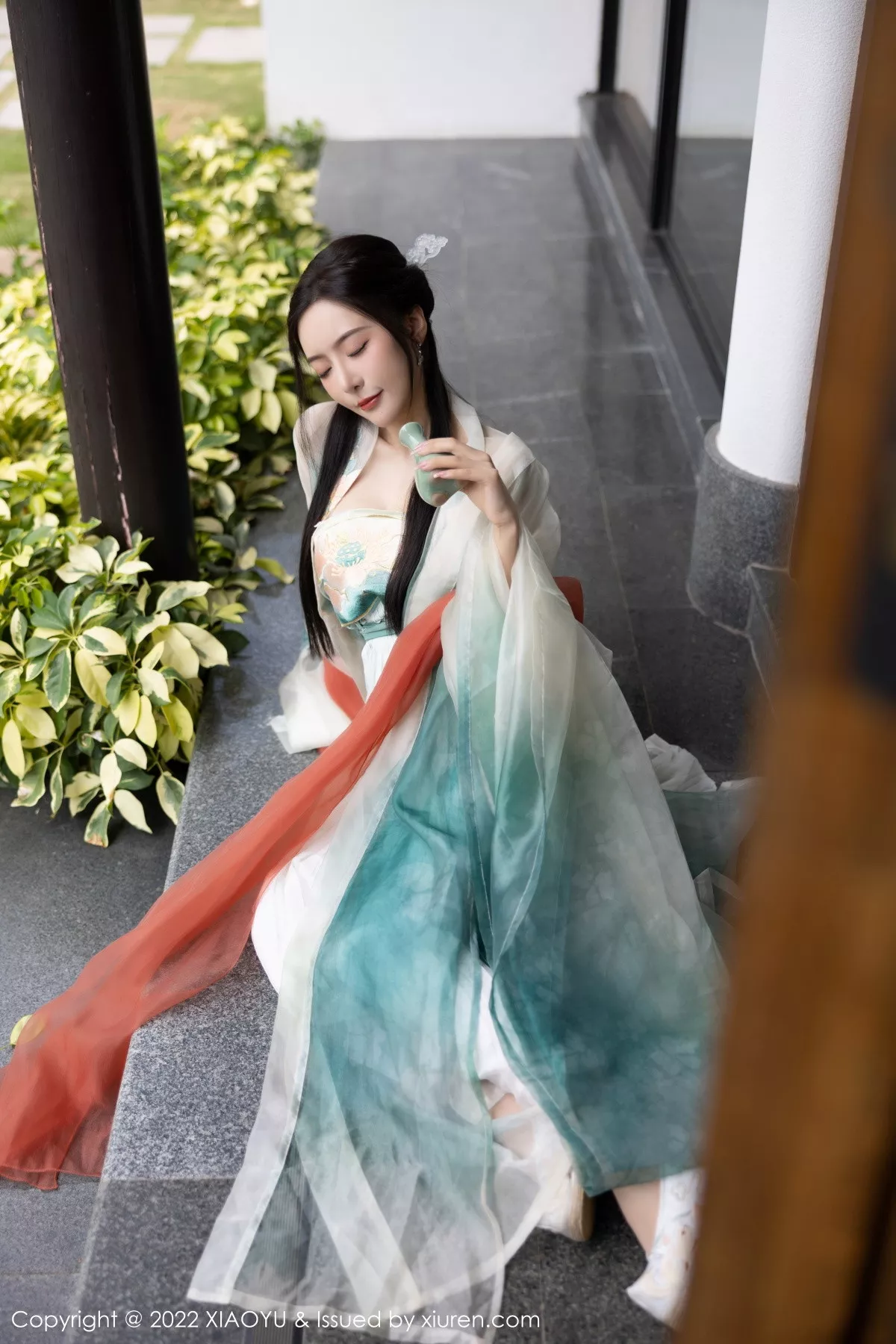 秀人集.com_[XiaoYu画语界]Vol.889_女神王馨瑶yanni杭州旅拍户外场景性感浅色古装服迷人诱惑写真92P