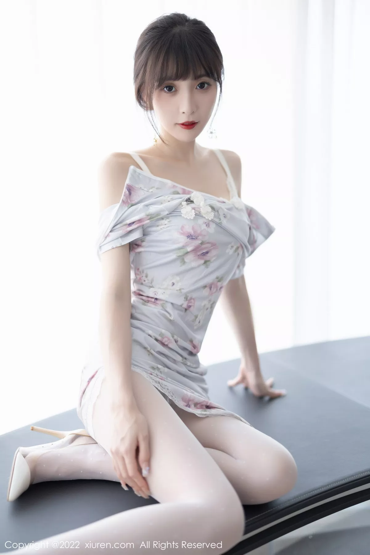 秀人集.com_[XiuRen秀人网]No.5757_模特林星阑白色图案旗袍露浅色蕾丝内衣配白丝袜甜美迷人写真90P