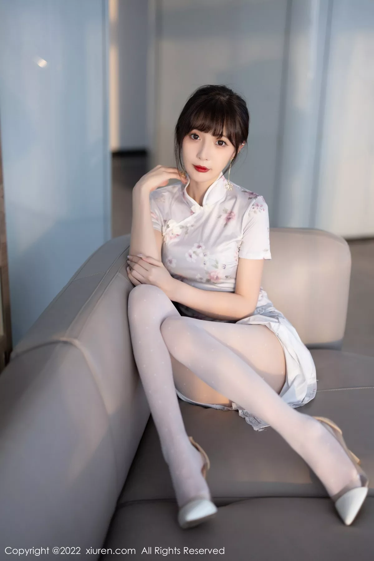 秀人集.com_[XiuRen秀人网]No.5757_模特林星阑白色图案旗袍露浅色蕾丝内衣配白丝袜甜美迷人写真90P