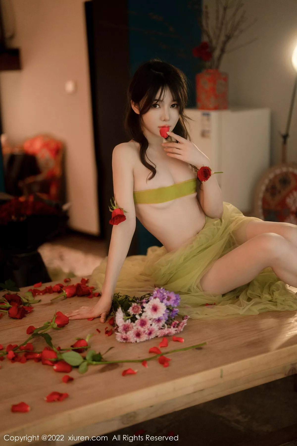 秀人集.com_[XiuRen秀人网]No.5875_模特婠婠么私房性感淡绿色连衣裙秀曼妙身姿白嫩美腿诱惑写真85P