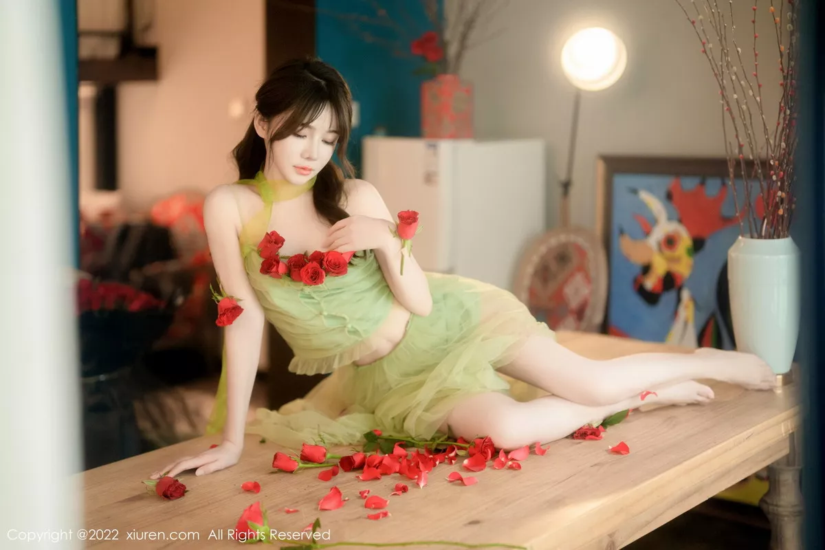 秀人集.com_[XiuRen秀人网]No.5875_模特婠婠么私房性感淡绿色连衣裙秀曼妙身姿白嫩美腿诱惑写真85P