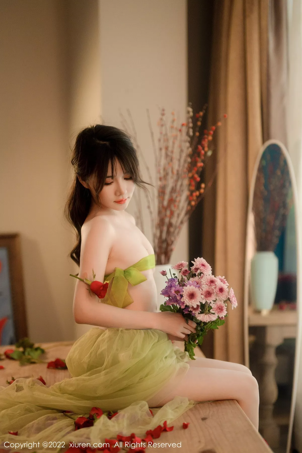 秀人集.com_[XiuRen秀人网]No.5875_模特婠婠么私房性感淡绿色连衣裙秀曼妙身姿白嫩美腿诱惑写真85P