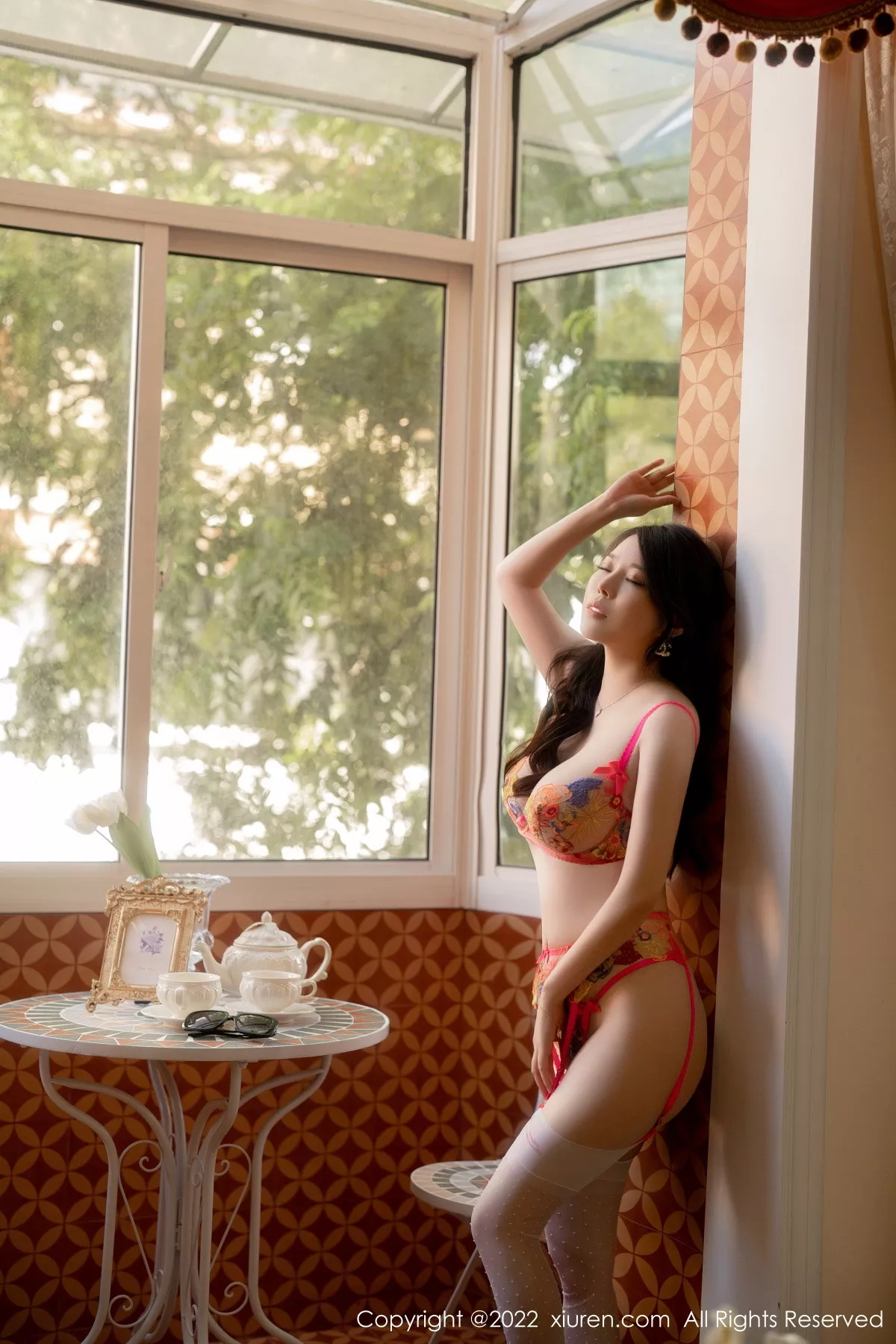 秀人集.com_[XiuRen秀人网]No.5759_模特白茹雪脱白色外套露轻透花式蕾丝内衣配白丝袜撩人诱惑写真60P