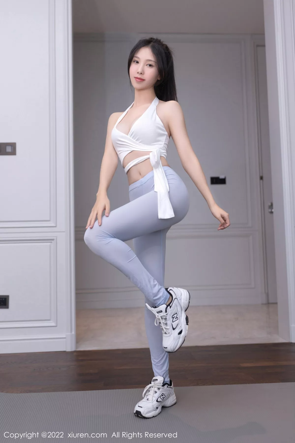 秀人集.com_[XiuRen秀人网]No.5763_模特利世瑜伽运动主题性感白上衣配灰色运动长裤迷人诱惑写真80P