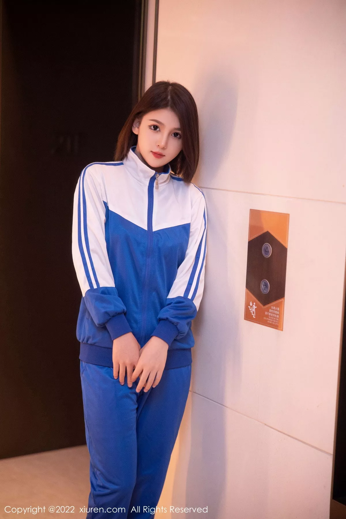 秀人集.com_[XiuRen秀人网]No.5766_模特美羊羊宾馆场景脱运动装露黑色薄纱情趣内衣迷人诱惑写真90P