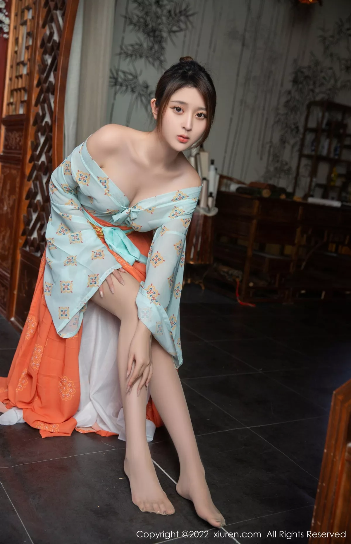 秀人集.com_[XiuRen秀人网]No.5772_模特夏甜甜浅蓝色古装服饰配超薄原色丝袜秀美腿性感迷人写真77P