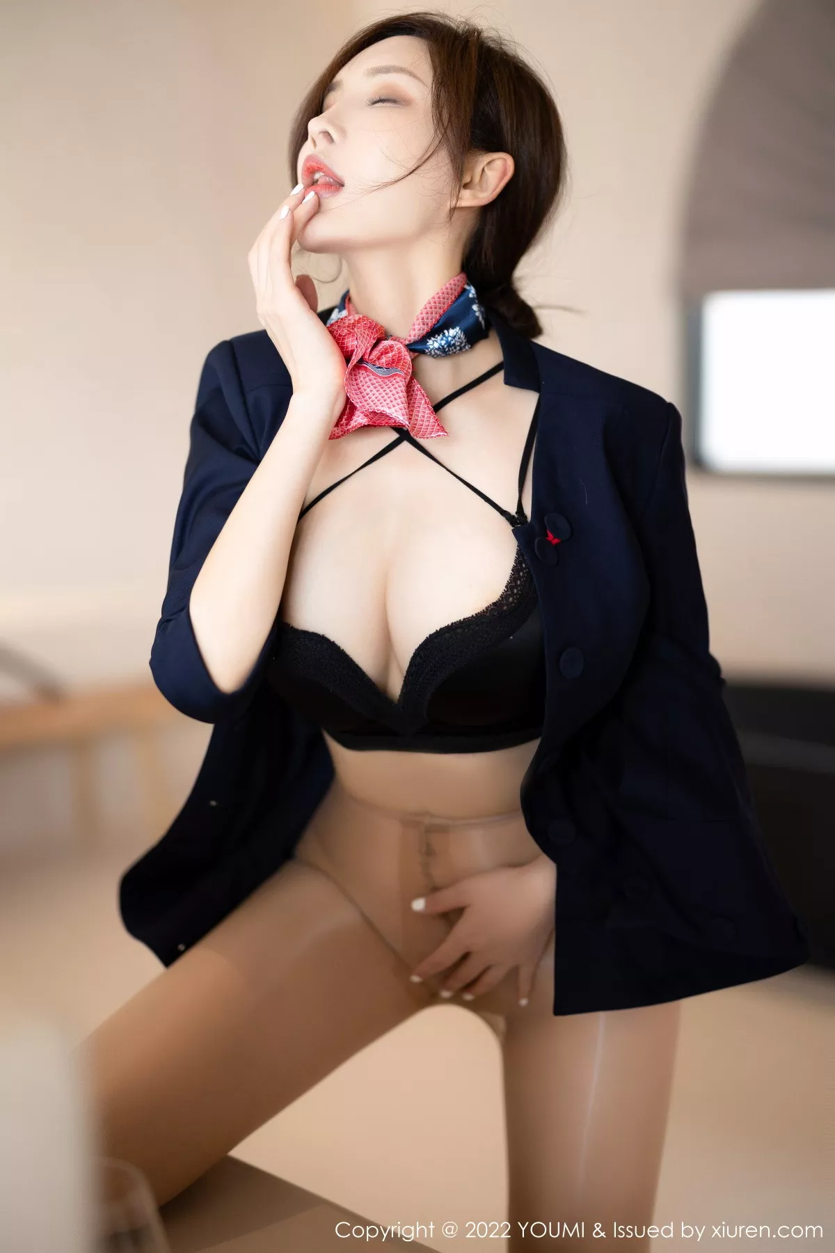 秀人集.com_[YouMi尤蜜荟]Vol.858_女神奶瓶土肥圆性感深色制服套装半脱秀丰满身材迷人诱惑写真77P