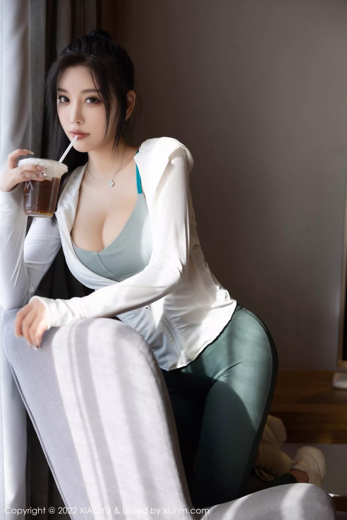 秀人集.com_[XiaoYu画语界]Vol.892_女神杨晨晨Yome性感白色外衣配紧身长裤秀完美身材诱惑写真95P