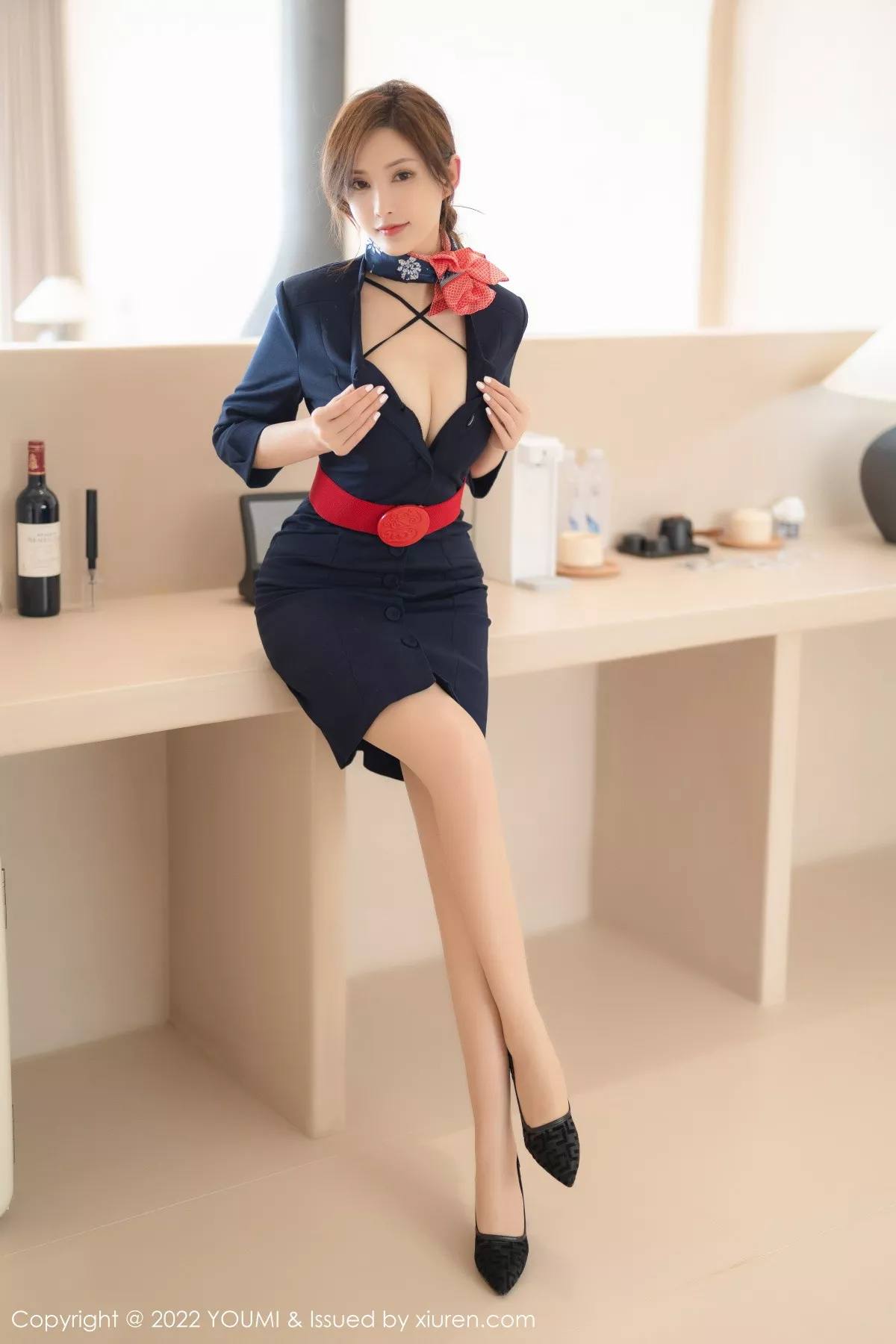 秀人集.com_[YouMi尤蜜荟]Vol.858_女神奶瓶土肥圆性感深色制服套装半脱秀丰满身材迷人诱惑写真77P