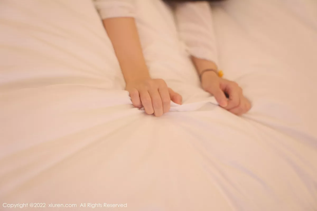 秀人集.com_[XiuRen秀人网]No.5781_模特周jojobaby性感白色上衣配黑色短裙露超薄黑丝极致魅惑写真82P