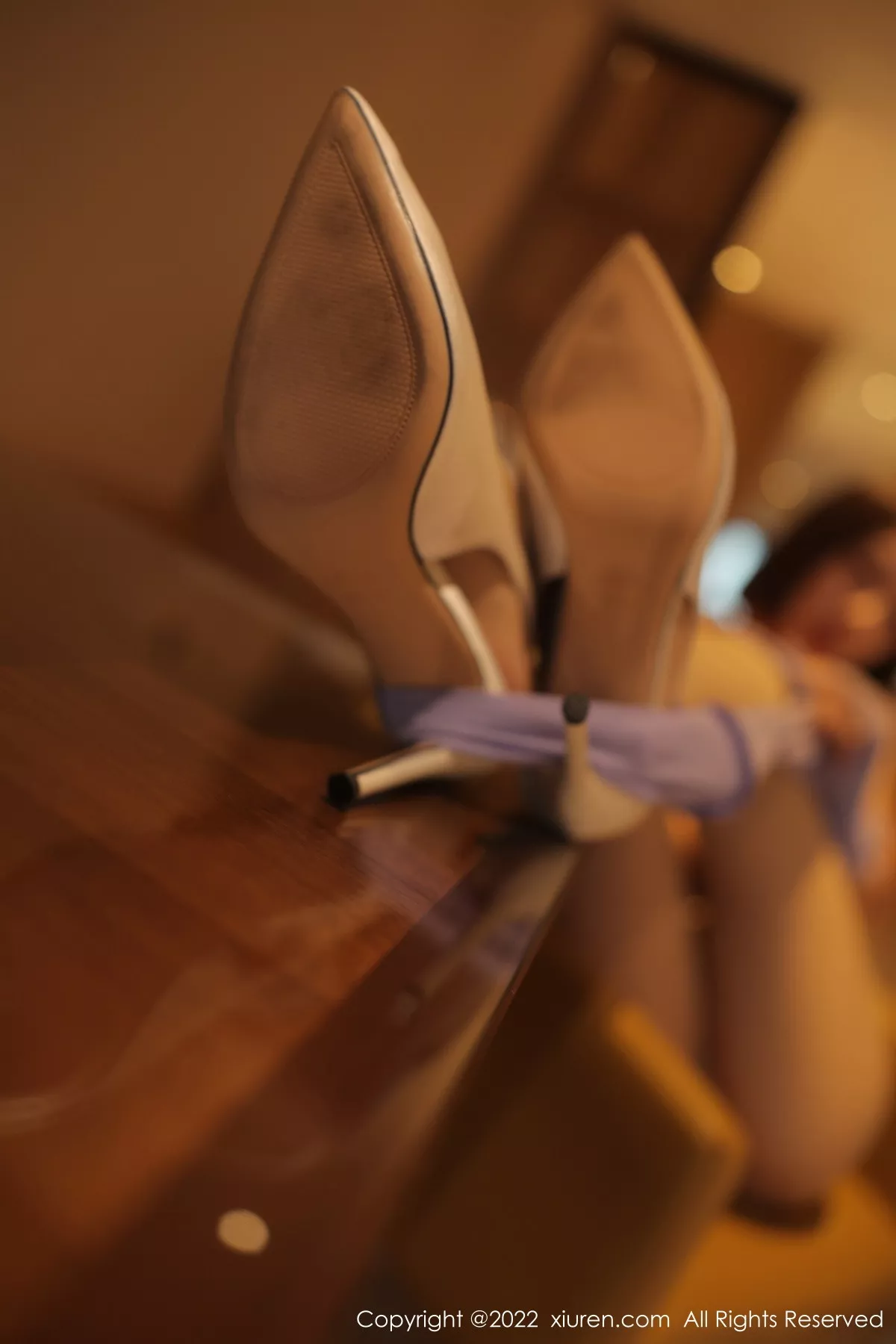 秀人集.com_[XiuRen秀人网]No.5779_御姐果儿大理旅拍紫色收身上衣配牛仔短裤秀凹凸身材诱惑写真79P