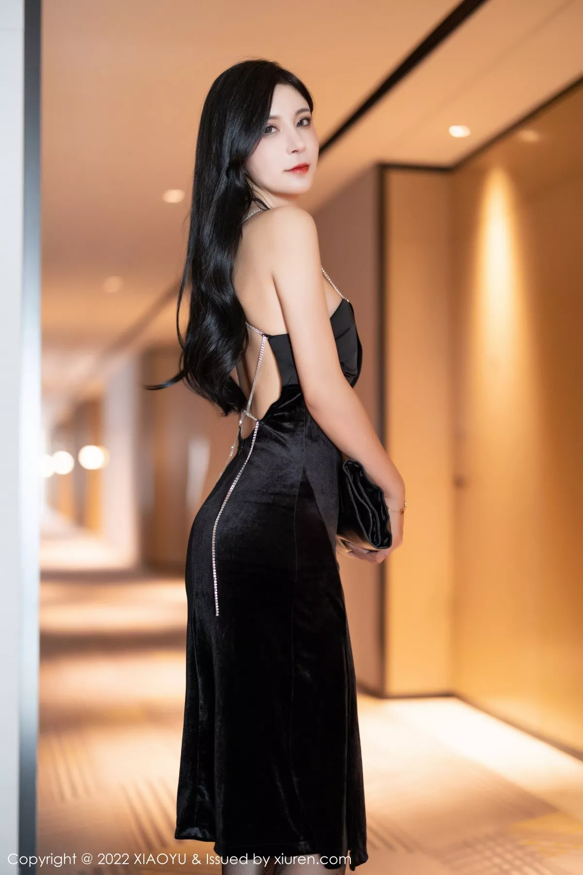 秀人集.com_[XiaoYu画语界]Vol.908_模特小蛮妖Yummy黑色露肩裙+浅色情趣蕾丝旗袍迷人诱惑写真86P