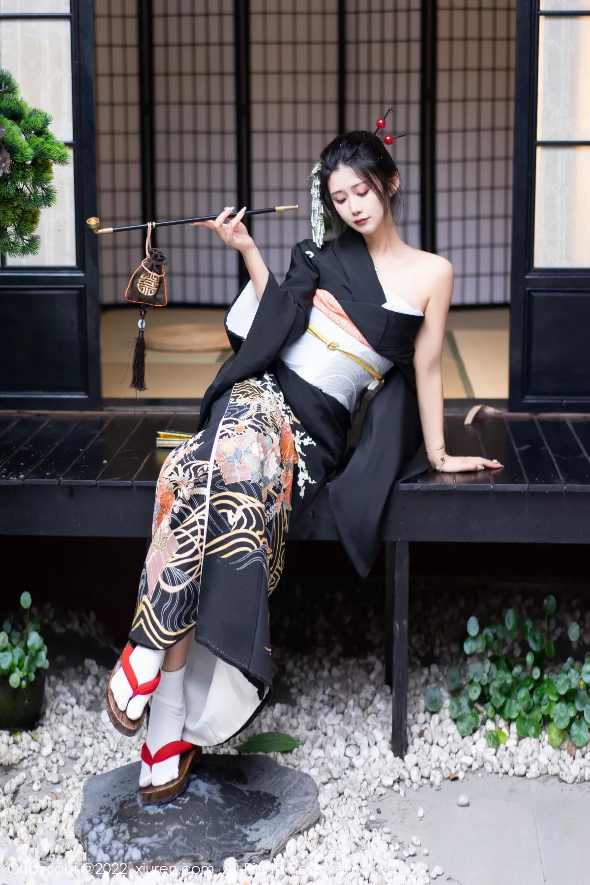 秀人集.com_[XiuRen秀人网]No.5932_模特laura阿姣性感深色日式和服半脱秀柔美身材迷人诱惑写真74P