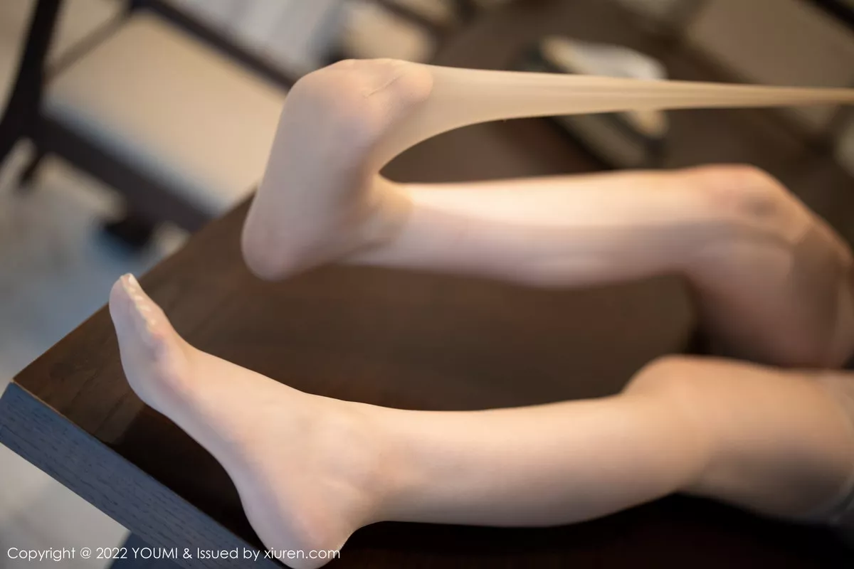 秀人集.com_[YouMi尤蜜荟]Vol.871_模特小海臀Rena性感黑色露胸连衣裙配超薄肉丝秀翘臀诱惑写真56P