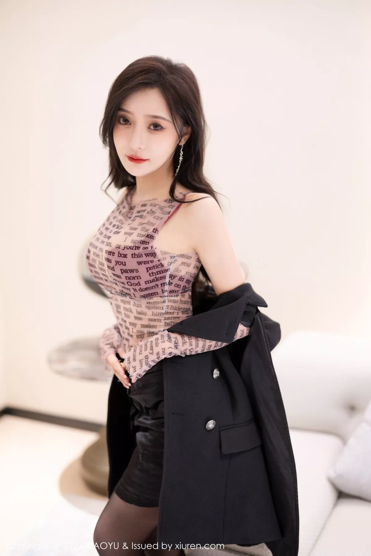 秀人集.com_[XiaoYu画语界]Vol.916_女神王馨瑶yanni半脱露轻透服饰配超薄黑丝秀惹火身材诱惑写真93P