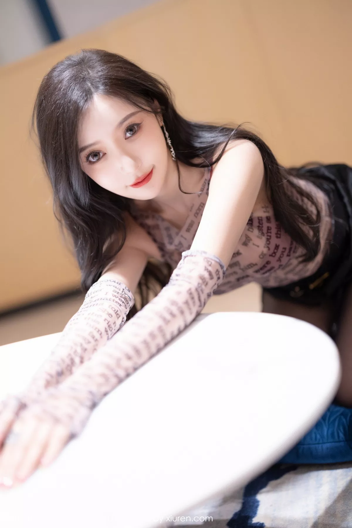 秀人集.com_[XiaoYu画语界]Vol.916_女神王馨瑶yanni半脱露轻透服饰配超薄黑丝秀惹火身材诱惑写真93P