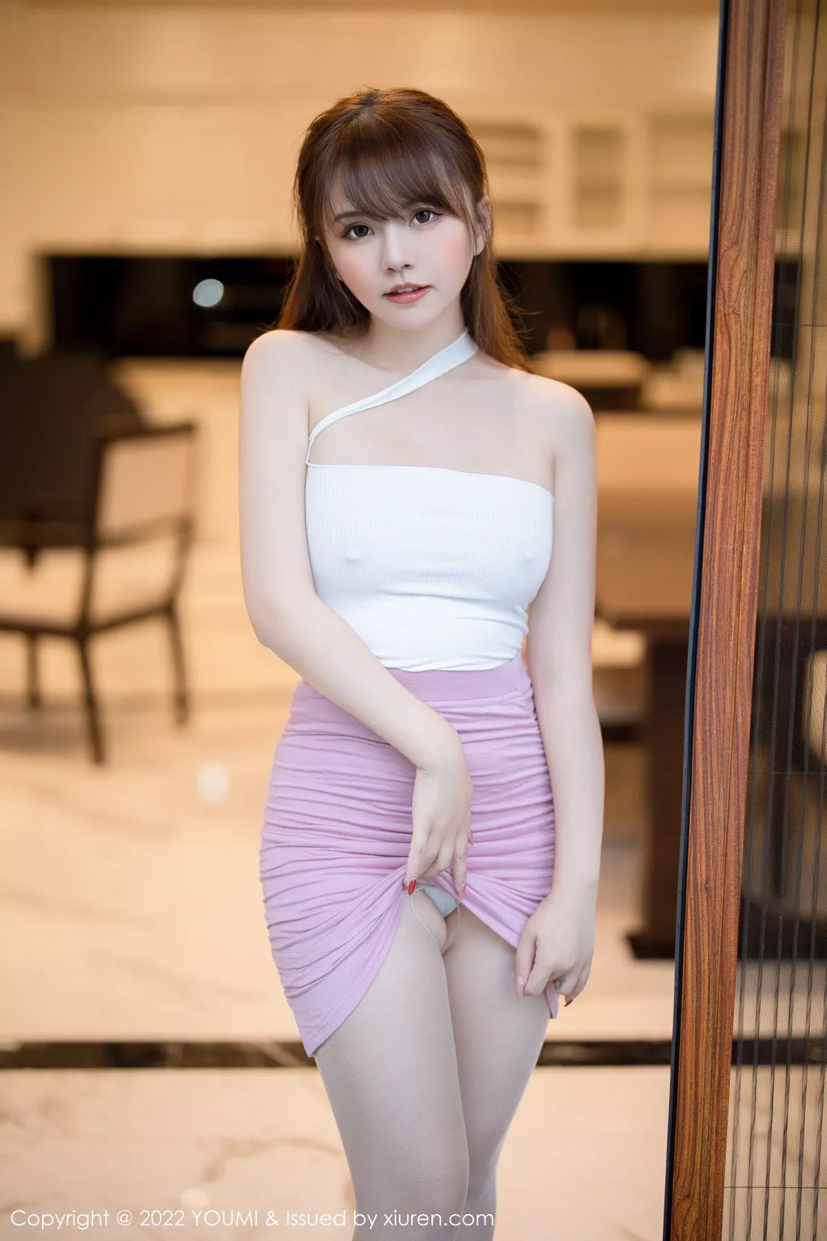 秀人集.com_[YouMi尤蜜荟]Vol.872_模特张思允Nice性感白色收身上衣配粉短裙秀完美身材诱惑写真70P