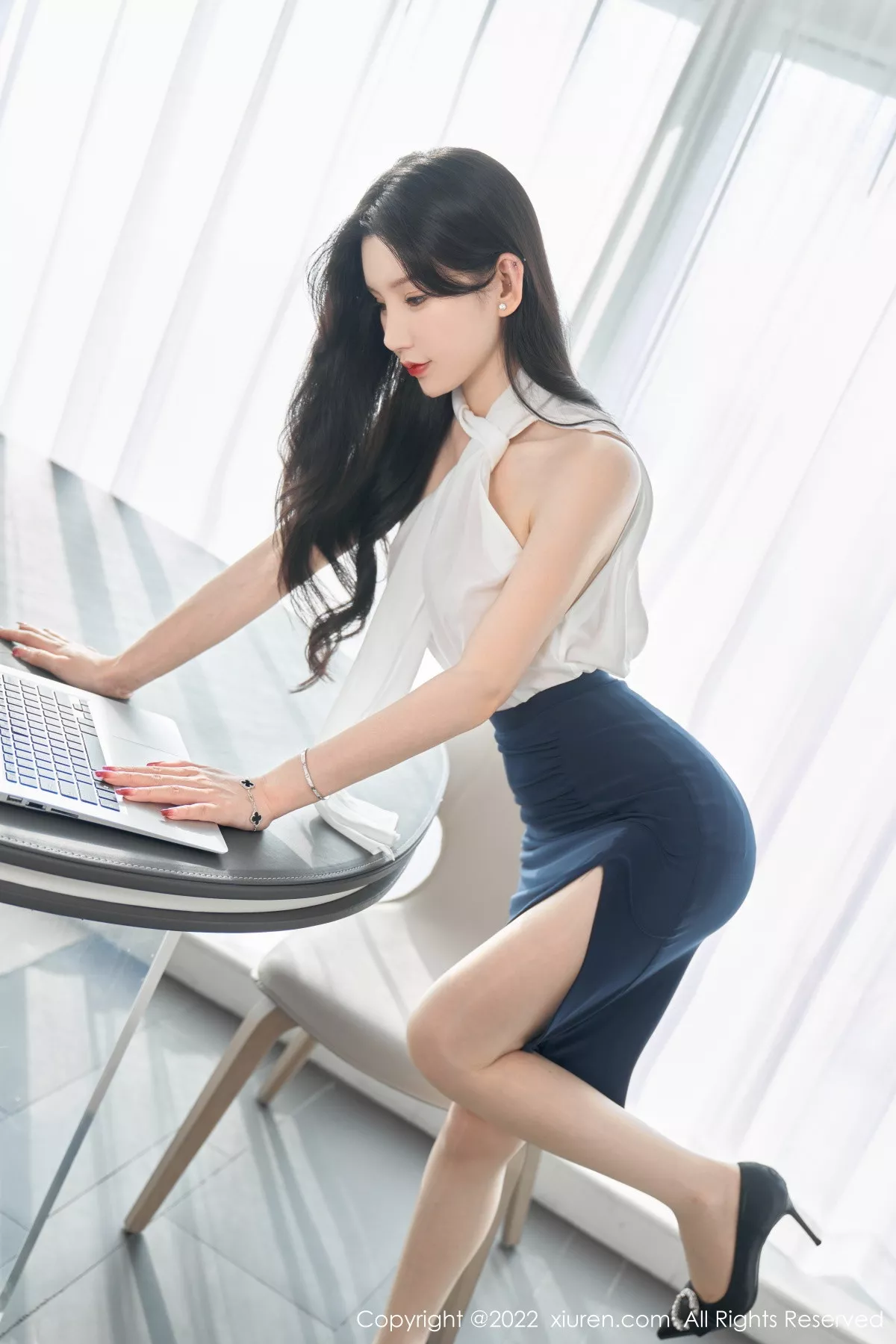 秀人集.com_[XiuRen秀人网]No.5948_女神周于希Sally女秘书主题白色轻透衣配黑短裙秀翘臀诱惑写真70P