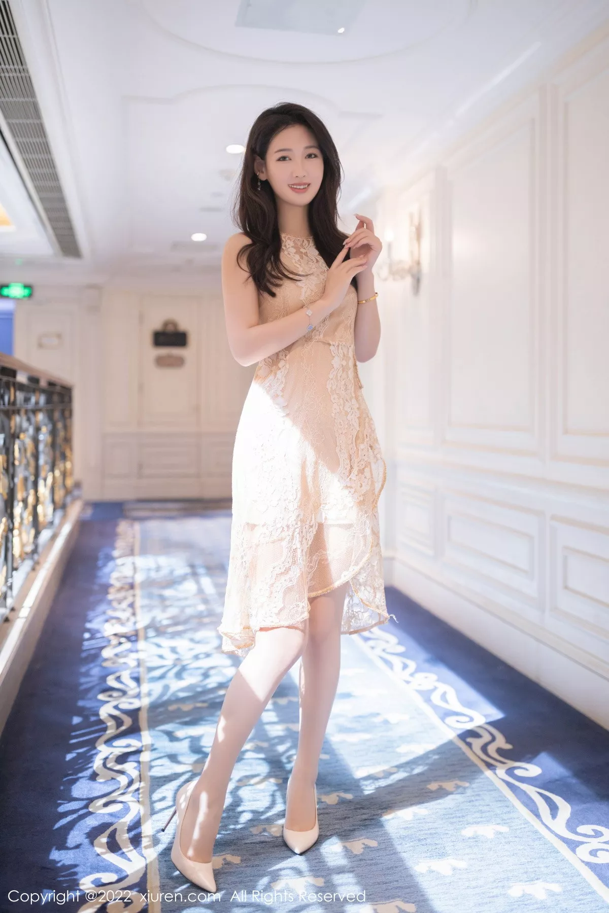 秀人集.com_[XiuRen秀人网]No.5954_模特唐安琪性感金色蕾丝礼裙配开档肉丝秀曼妙身姿诱惑写真80P