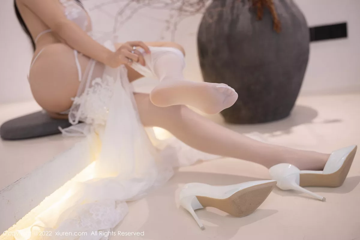 秀人集.com_[XiuRen秀人网]No.5965_模特利世私房性感白色薄透婚纱服配丁字裤秀翘臀惹火诱惑写真80P