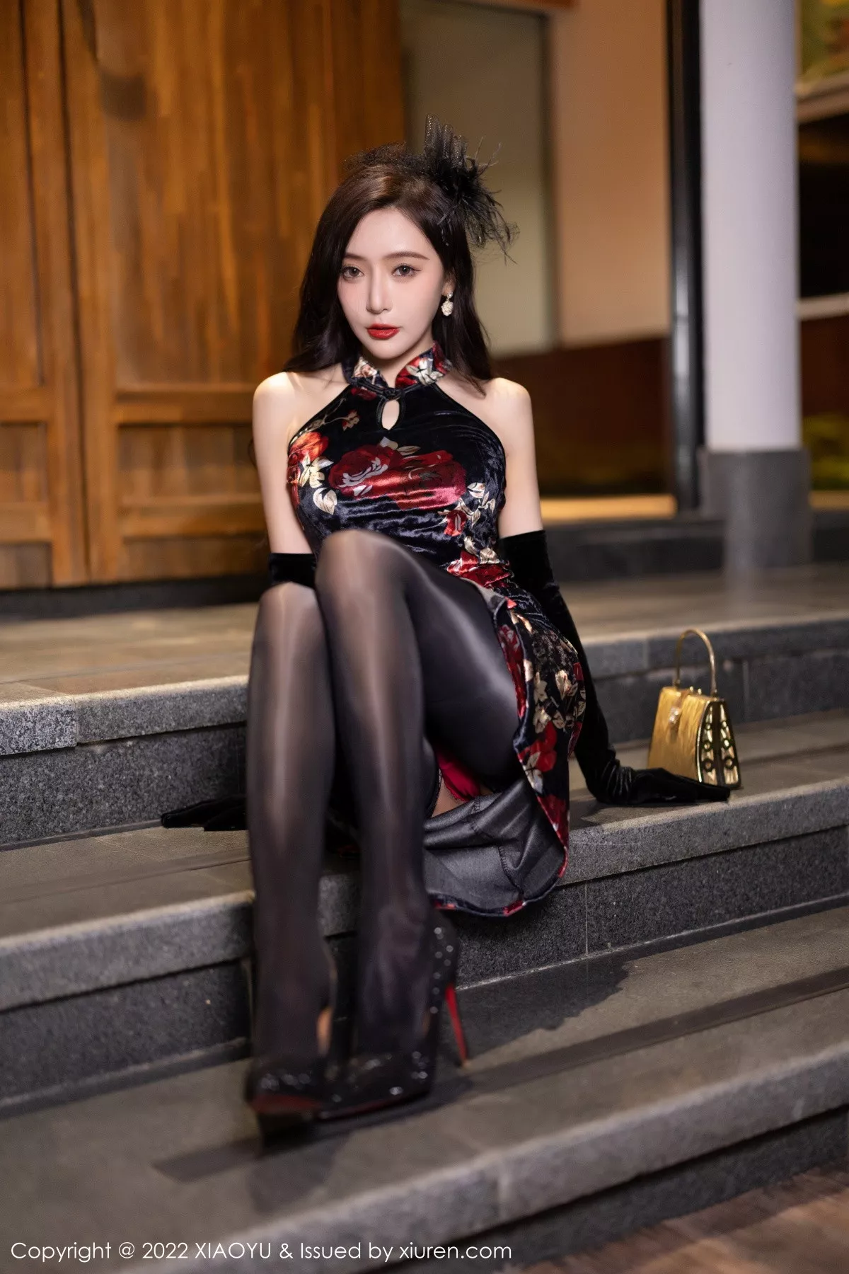 秀人集.com_[XiaoYu画语界]Vol.909_女神王馨瑶yanni脱性感深色旗袍露红色内衣配开档黑丝诱惑写真90P