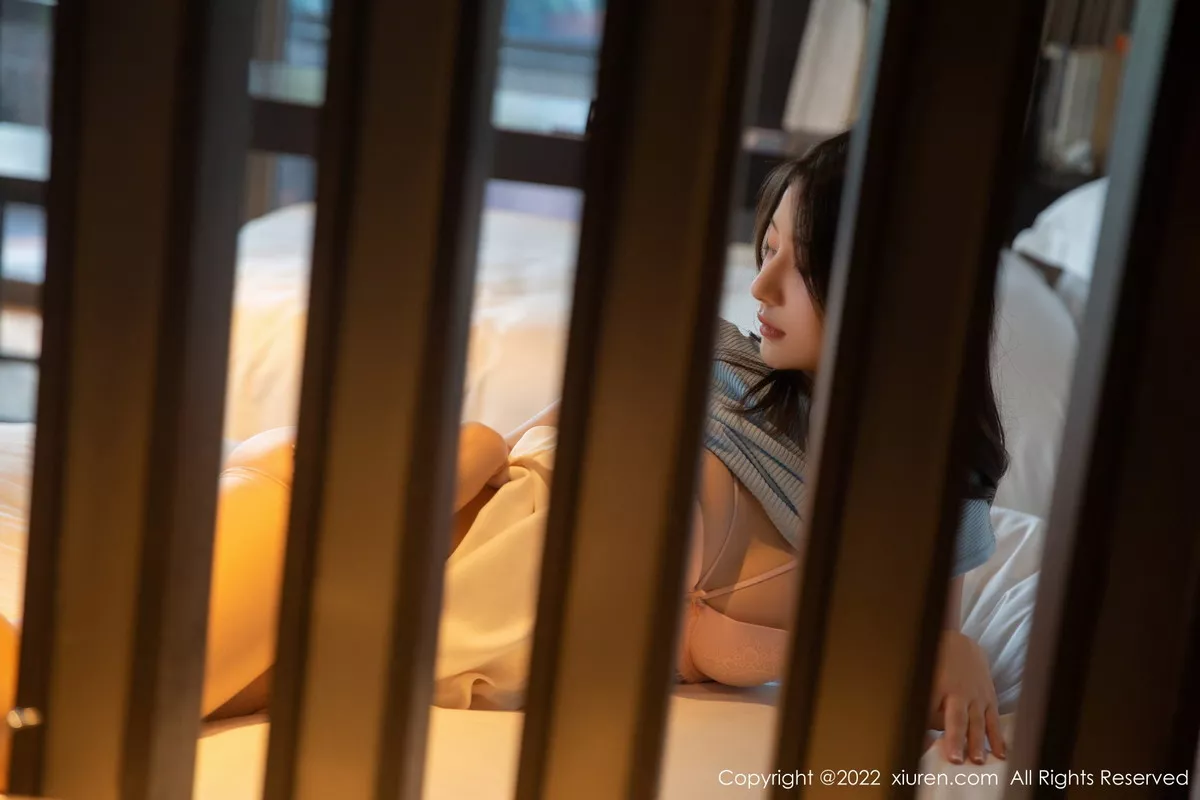 秀人集.com_[XiuRen秀人网]No.5968_模特熊小诺北京旅拍私房半脱露性感粉色内衣秀曼妙身姿诱惑写真76P