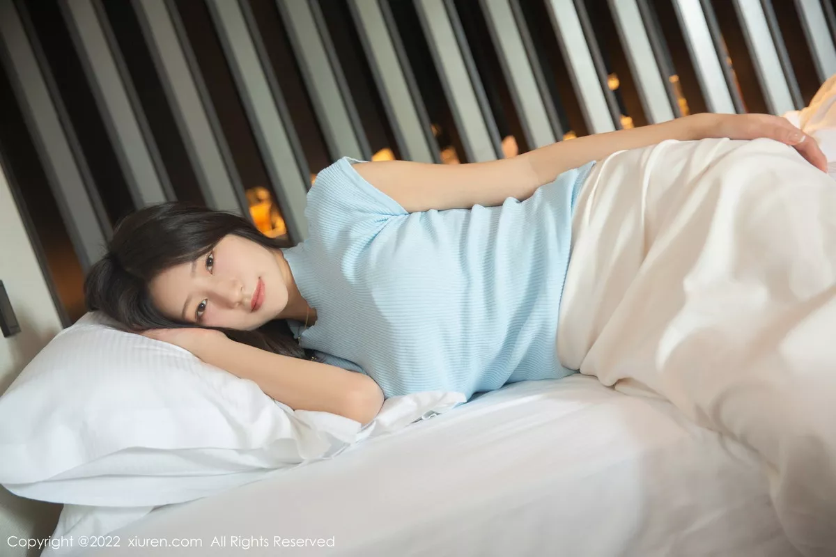 秀人集.com_[XiuRen秀人网]No.5968_模特熊小诺北京旅拍私房半脱露性感粉色内衣秀曼妙身姿诱惑写真76P