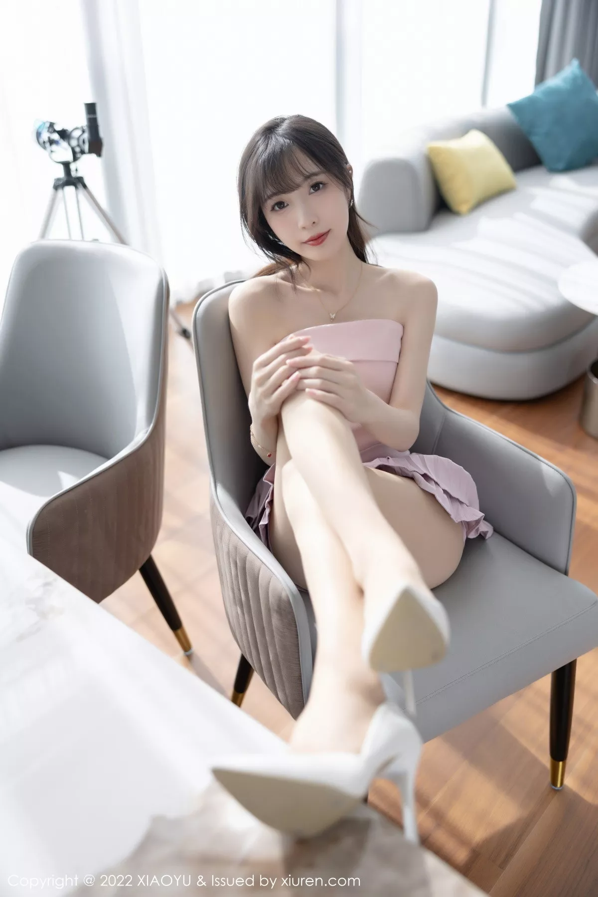 秀人集.com_[XiaoYu画语界]Vol.923_模特林星阑性感粉色露肩上衣配灰短裙露蕾丝内衣迷人诱惑写真83P