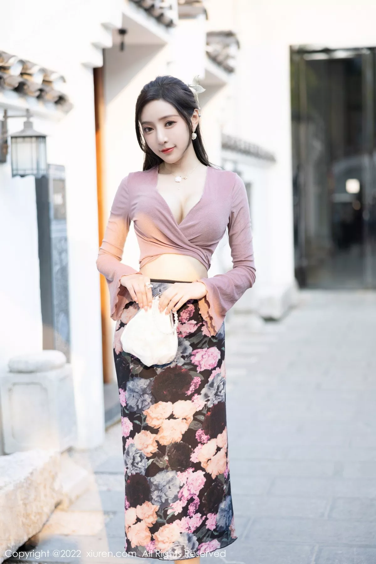 秀人集.com_[XiuRen秀人网]No.5985_女神王馨瑶yanni粉灰色上衣配花色长裙露蕾丝内衣撩人诱惑写真82P