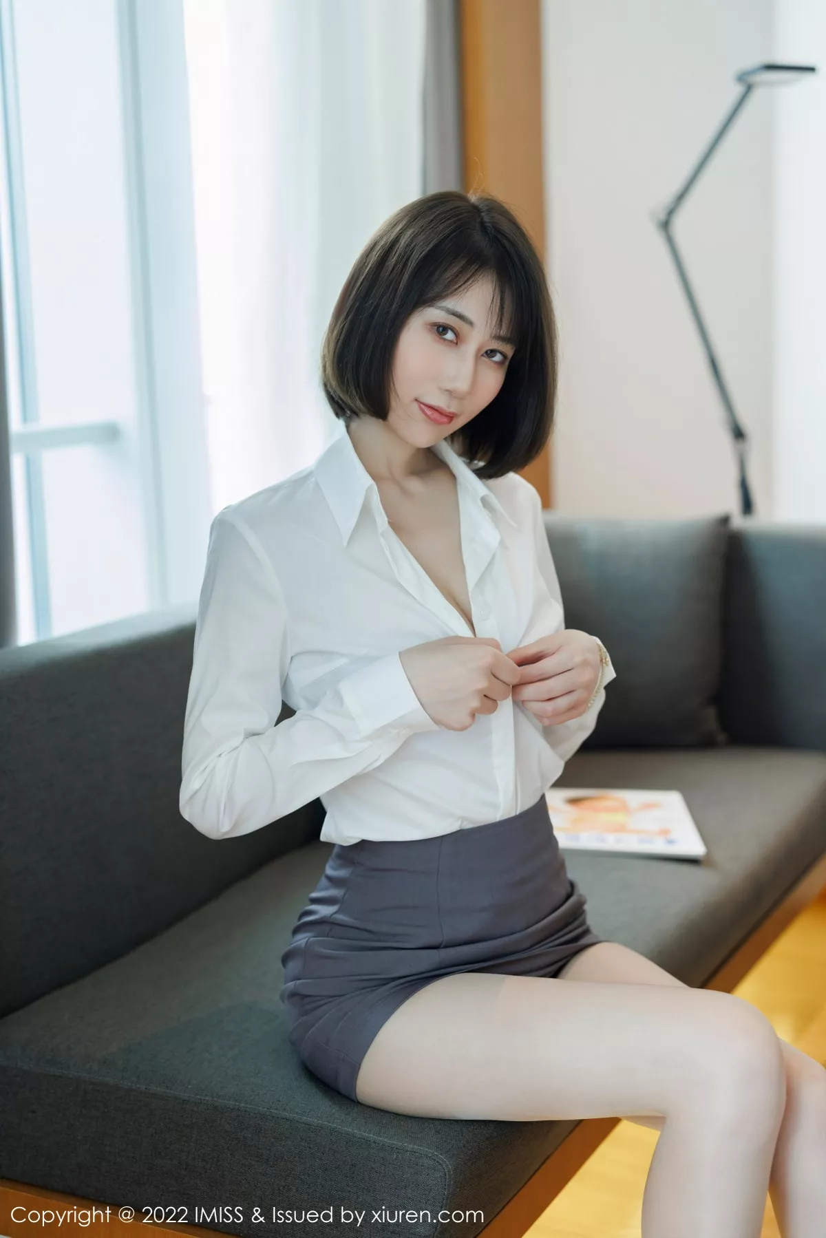 秀人集.com_[IMISS爱蜜社]Vol.709_新人模特瑞妤性感白T配灰色短裙露紫色内衣超薄肉丝迷人写真68P