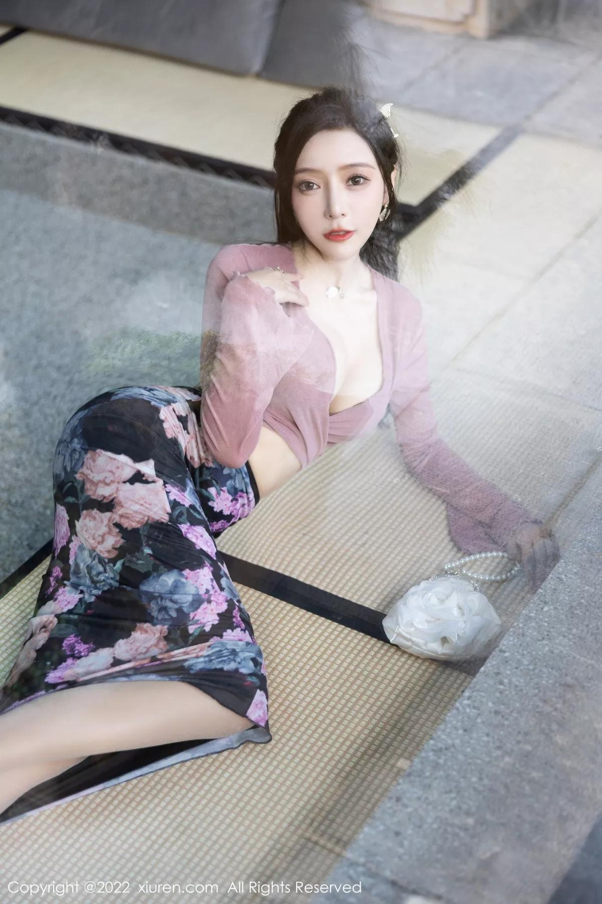 秀人集.com_[XiuRen秀人网]No.5985_女神王馨瑶yanni粉灰色上衣配花色长裙露蕾丝内衣撩人诱惑写真82P