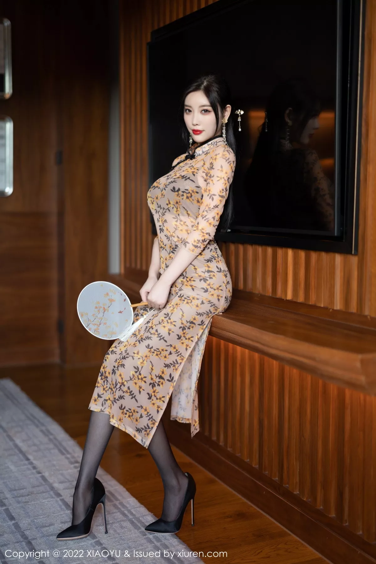 秀人集.com_[XiaoYu画语界]Vol.927_女神杨晨晨Yome脱轻透旗袍露黑色蕾丝内衣配开档黑丝诱惑写真88P