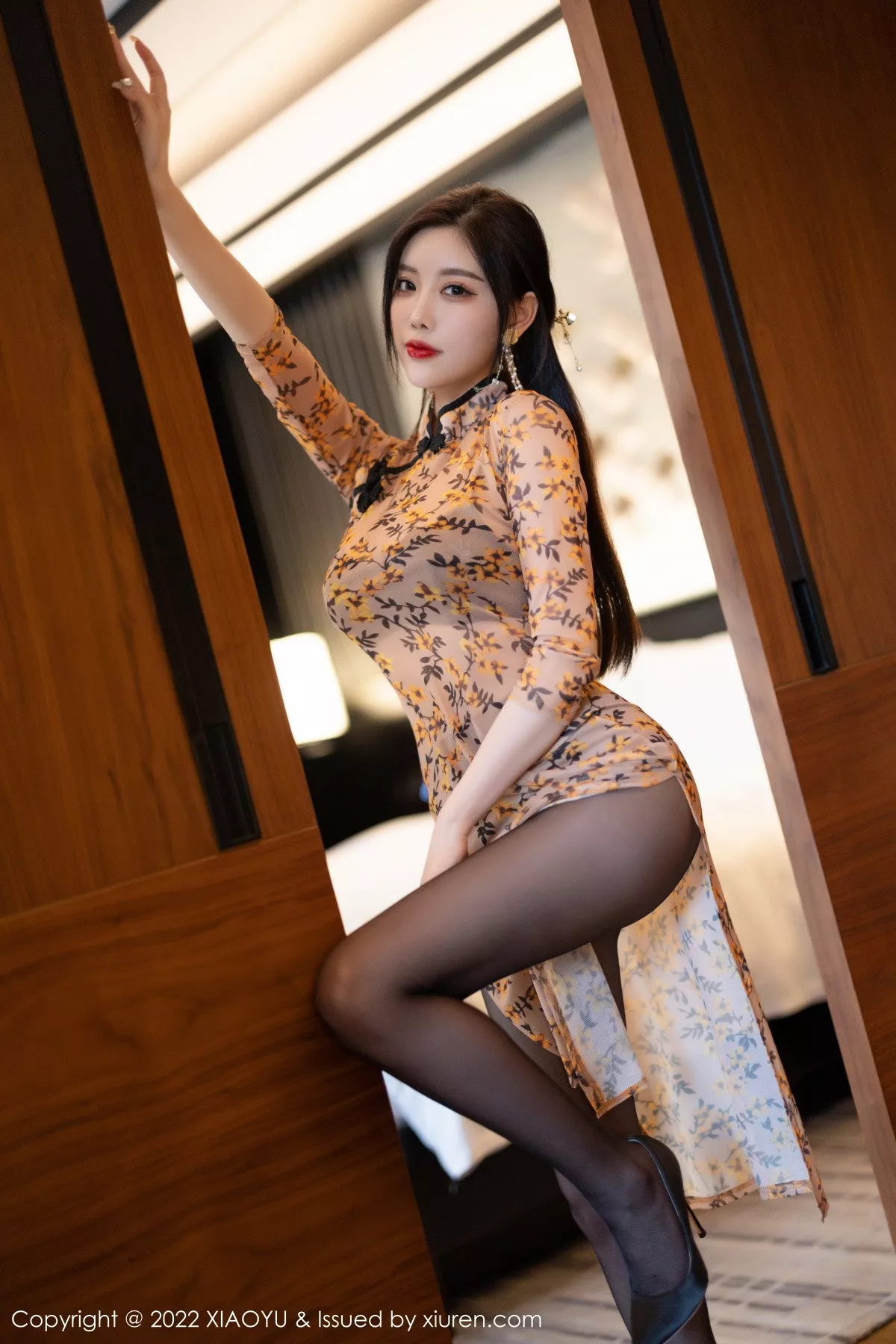 秀人集.com_[XiaoYu画语界]Vol.927_女神杨晨晨Yome脱轻透旗袍露黑色蕾丝内衣配开档黑丝诱惑写真88P