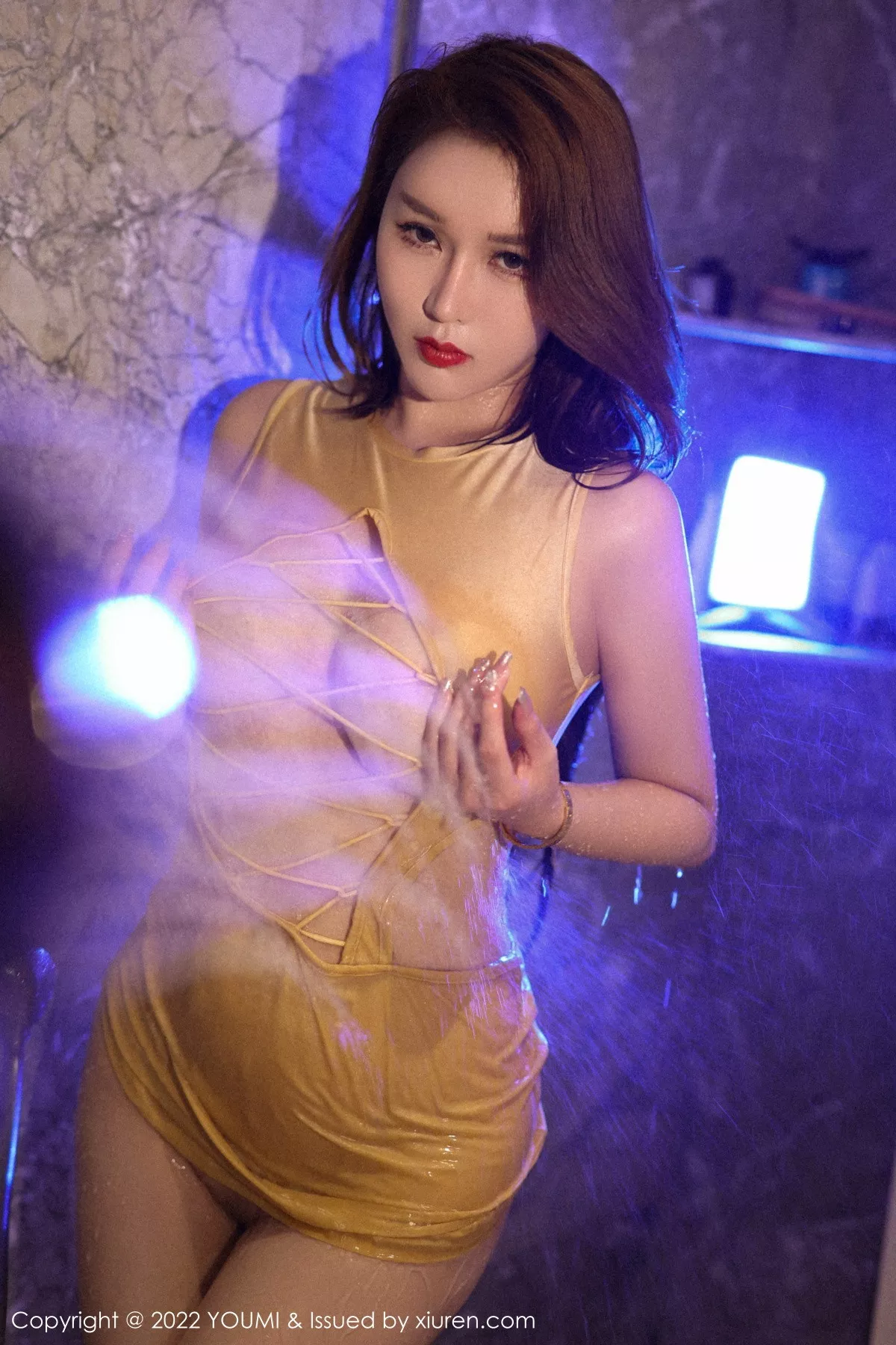 秀人集.com_[YouMi尤蜜荟]Vol.880_女神尤妮丝Egg私房浴室淡黄色连衣短裙湿身秀丰满身材诱惑写真70P