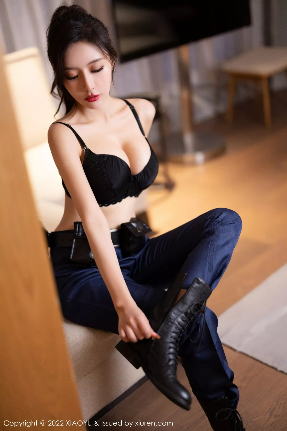 秀人集.com_[XiaoYu画语界]Vol.929_女神王馨瑶yanni脱蓝色女警官制服露黑色蕾丝内衣完美诱惑写真80P