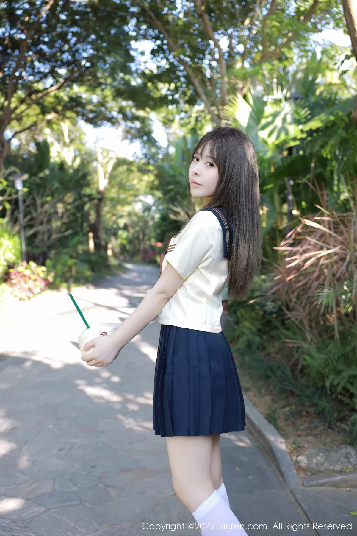 秀人集.com_[XiuRen秀人网]No.6021_女神Evelyn艾莉南京旅拍户外性感白色水手服秀完美身材诱惑写真66P