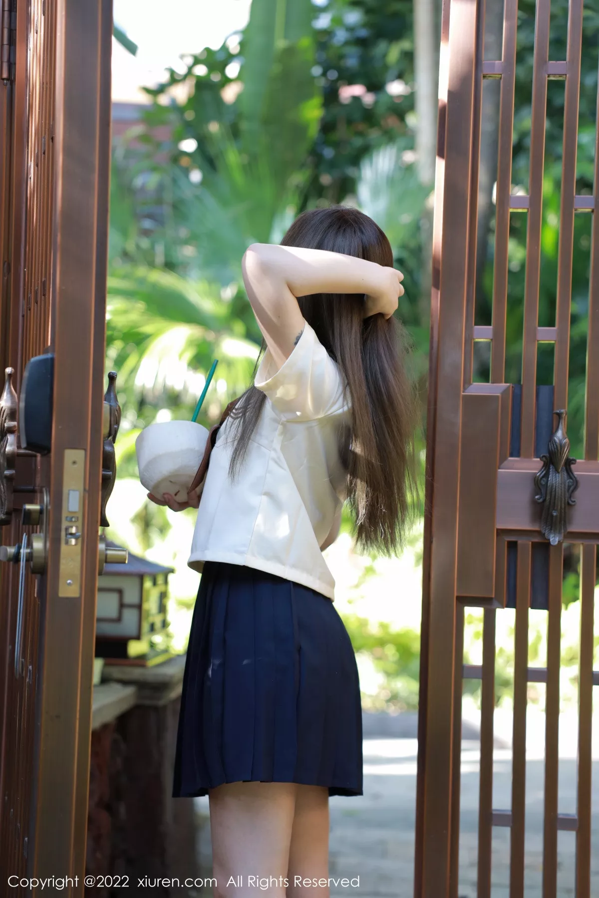 秀人集.com_[XiuRen秀人网]No.6021_女神Evelyn艾莉南京旅拍户外性感白色水手服秀完美身材诱惑写真66P