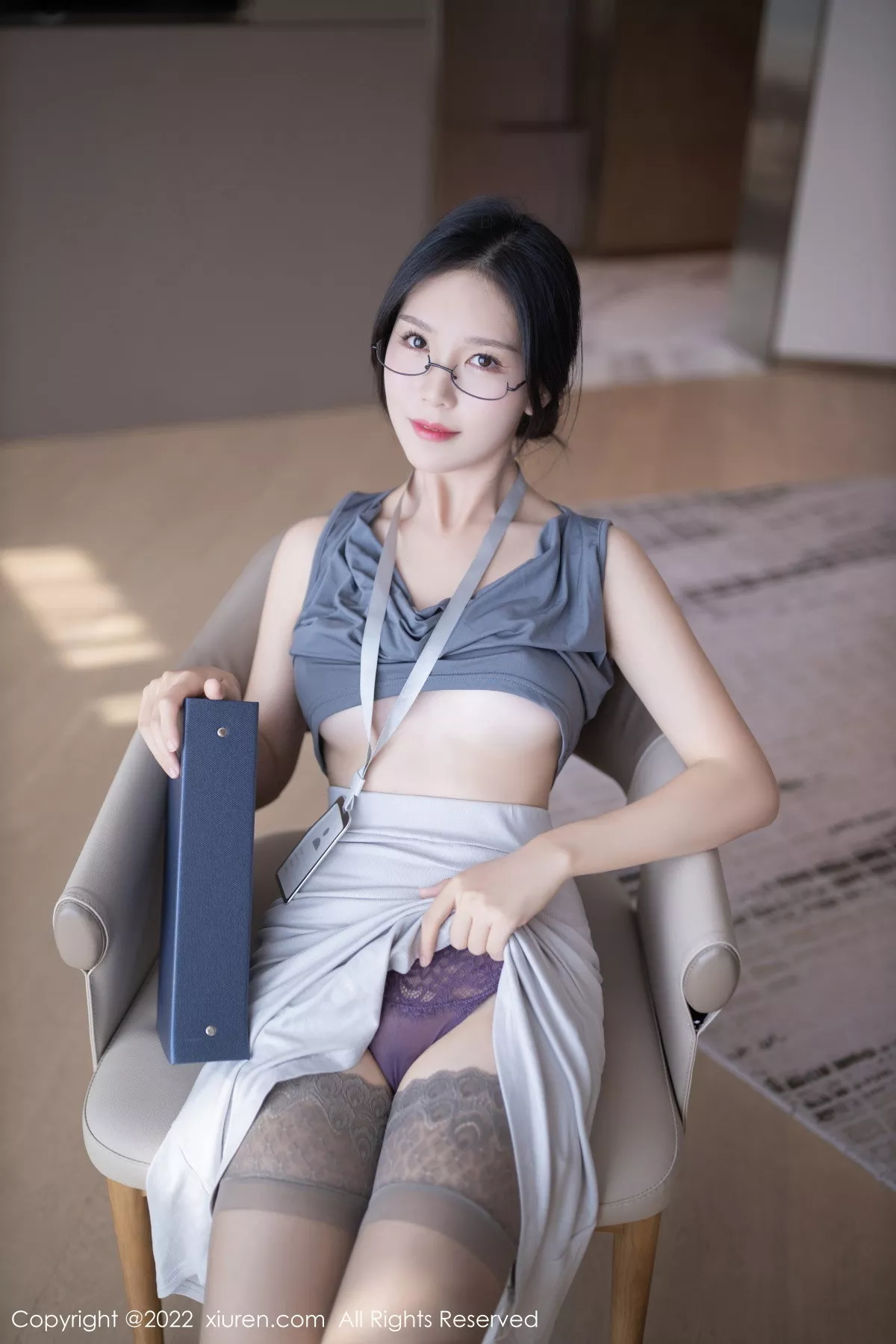 秀人集.com_[XiuRen秀人网]No.5900_模特利世灰色上衣配白长裙半撩露蕾丝内裤秀翘臀美腿诱惑写真71P