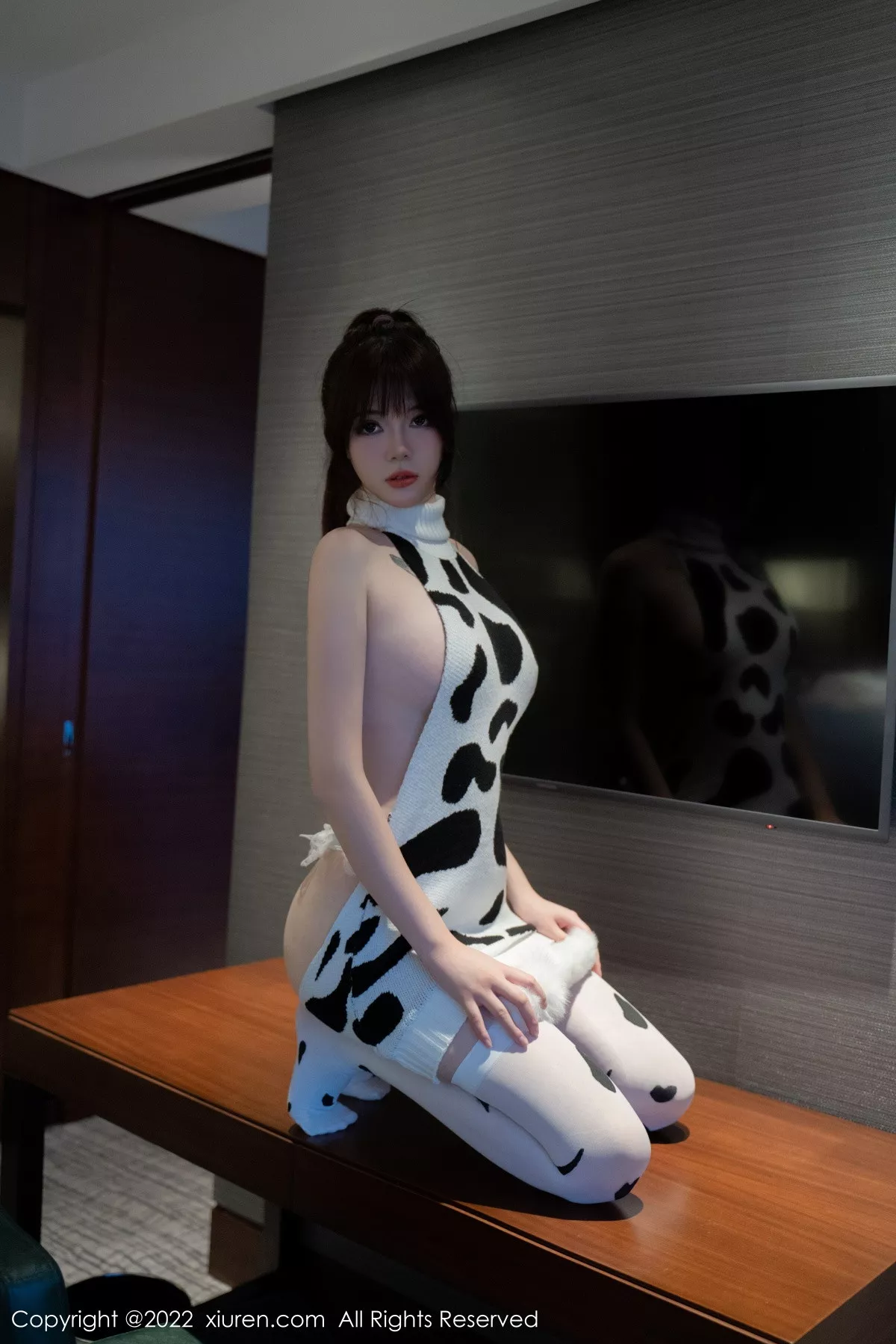 秀人集.com_[XiuRen秀人网]No.5896_模特Arude薇薇性感真空露背白色奶牛服饰秀曼妙身姿诱惑写真56P